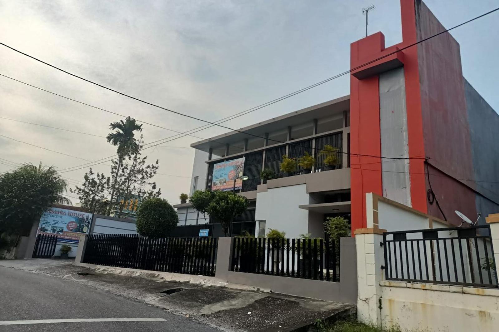 Oyo 93635 Rumah Singgah Cemara Syariah Пеканбару Екстериор снимка