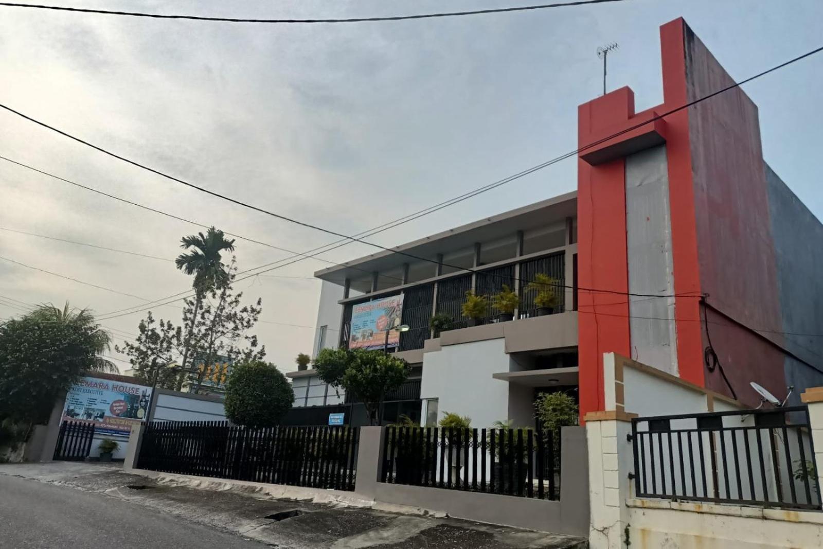 Oyo 93635 Rumah Singgah Cemara Syariah Пеканбару Екстериор снимка